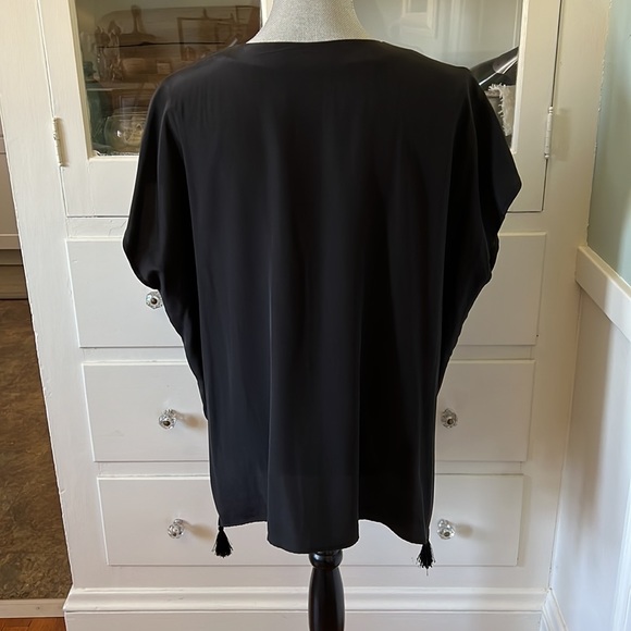 Britt Ryan black 100% silk drape poncho blouse w silk tassel handkerchief hem L - Picture 4 of 6